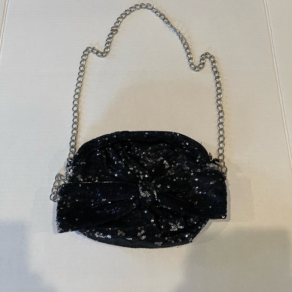 Sequined Evening bag Black Cross body with Chain shoulder strap.
OS